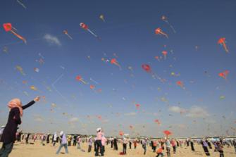 Kinderen in Gaza verbreken het wereldrecord vliegeren (foto: UNRWA)